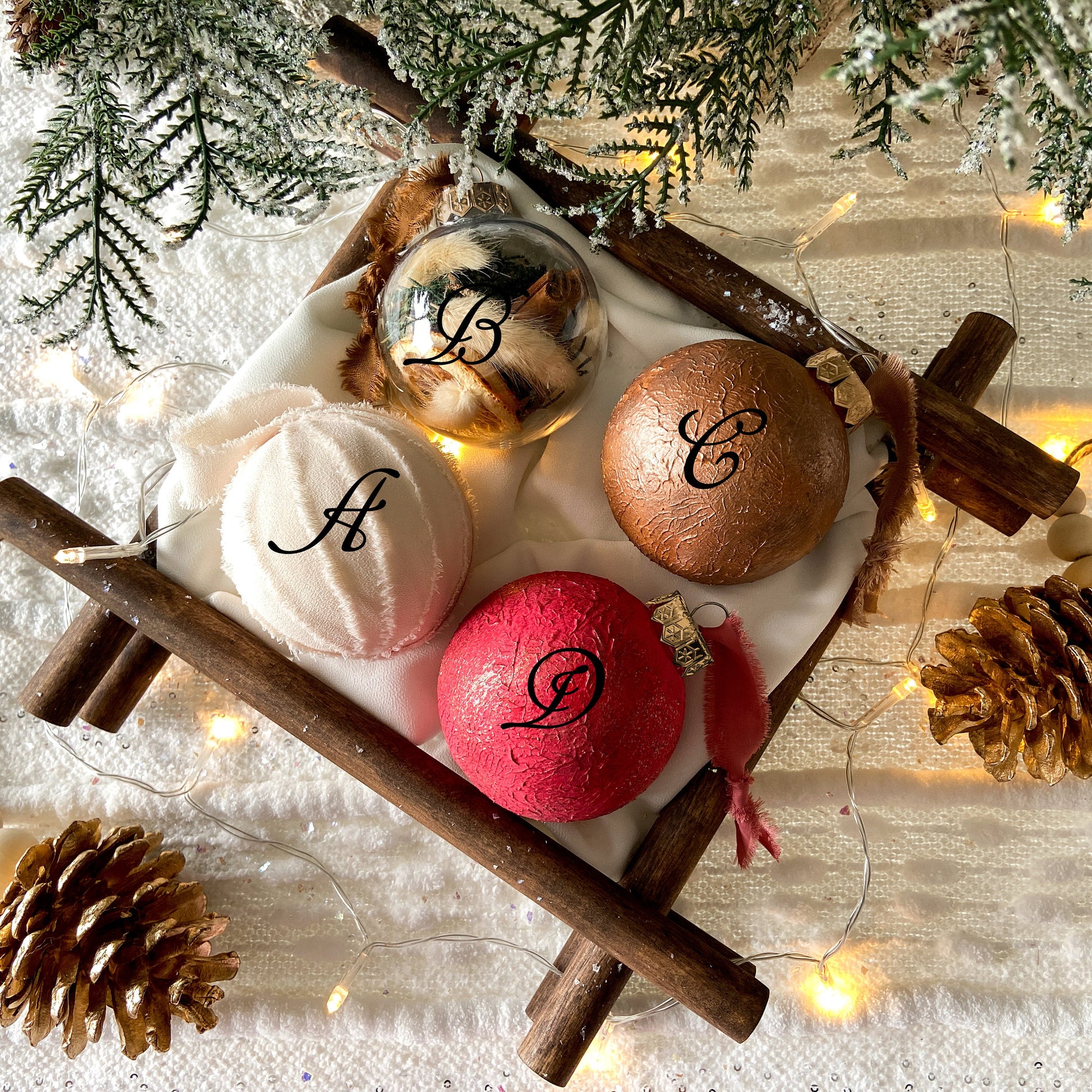 4-Piece Set Of Rustic Ornaments