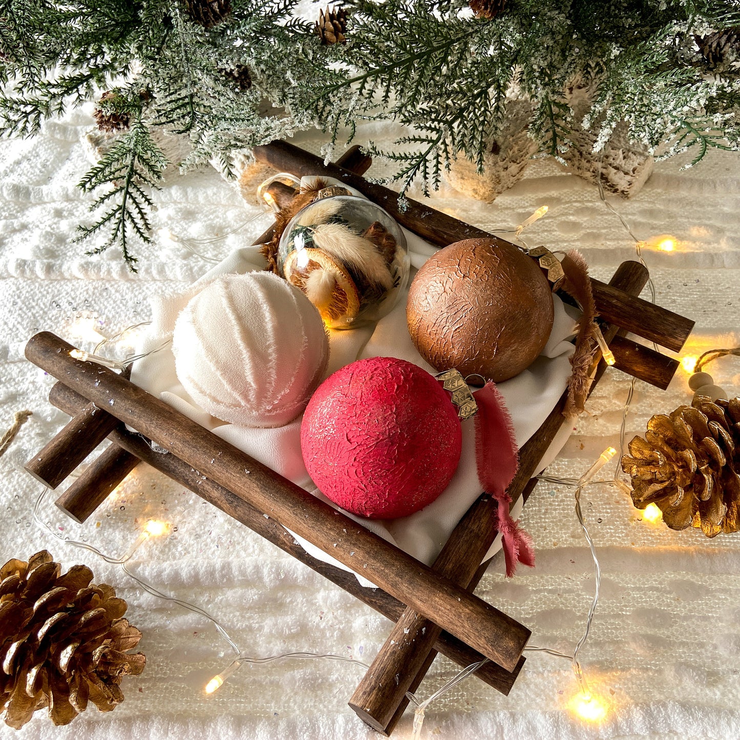 4-Piece Set Of Rustic Ornaments